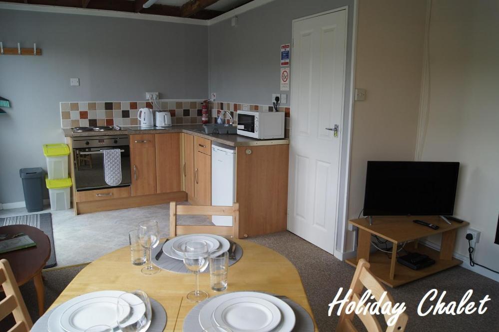 Greenways Valley Holiday Park Грейт-Торрингтон Экстерьер фото